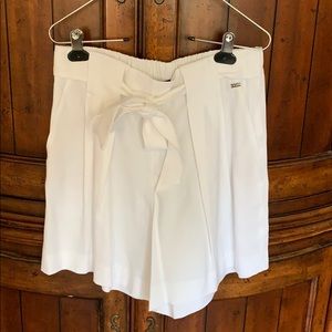 St. John women’s white shorts with tie